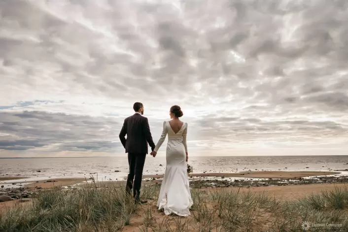 свадебное платье в стиле минимализм: тренды 2026